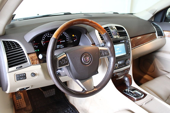 Cadillac SRX 6 of 23