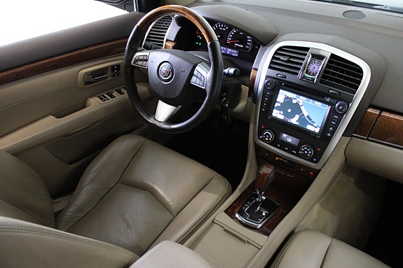 Cadillac SRX 8 of 23
