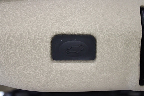 Cadillac SRX 15 of 23