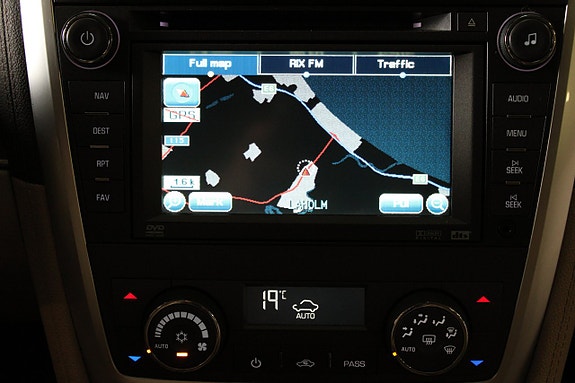 Cadillac SRX 18 of 23