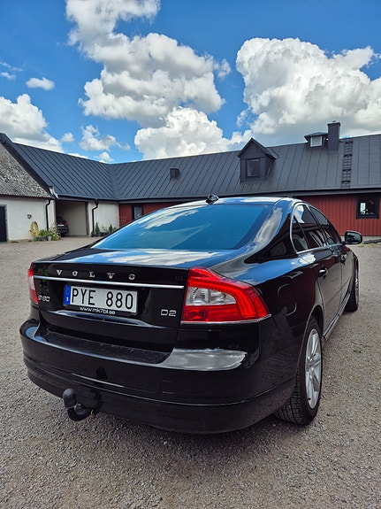 Volvo S80 2 of 8