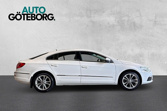 Volkswagen Passat CC 3 of 5