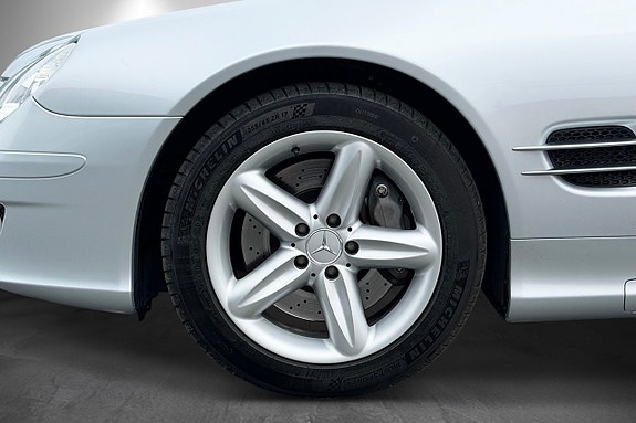 Mercedes-Benz SL500 13 of 30