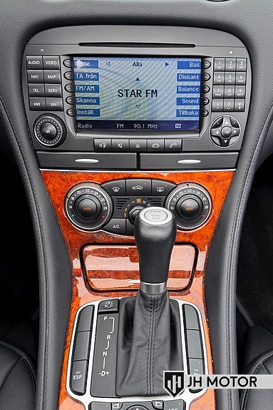 Mercedes-Benz SL500 20 of 30