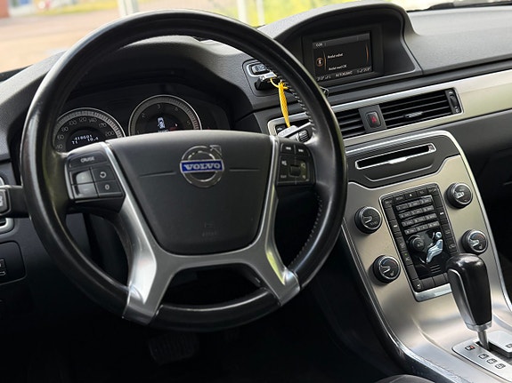 Volvo V70 14 of 23