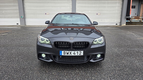 BMW 530xd 2 of 5