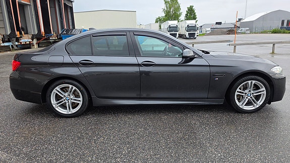 BMW 530xd 4 of 5