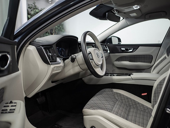 Volvo V60 3 of 5
