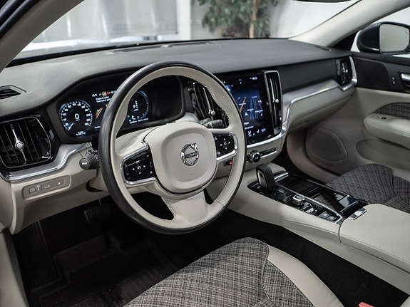 Volvo V60 4 of 5