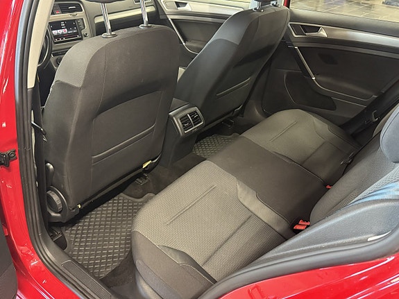 Volkswagen Golf VII 17 of 18