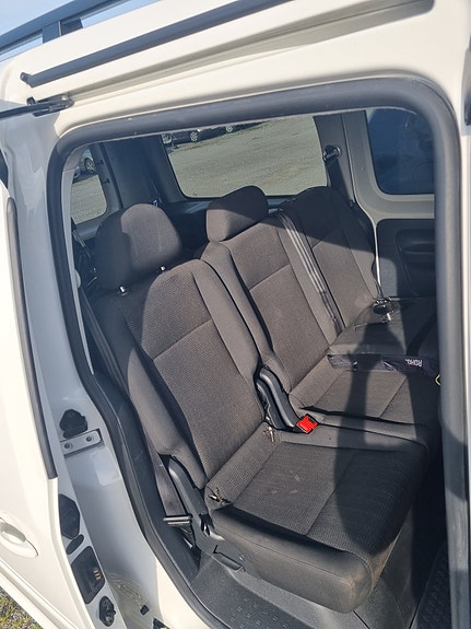 Volkswagen Caddy Maxi 2 of 5