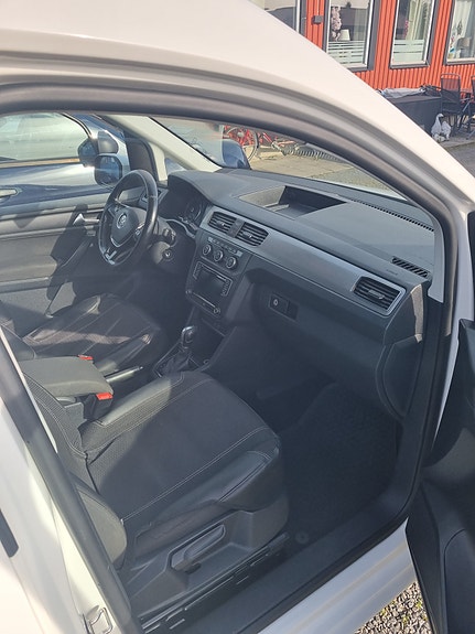Volkswagen Caddy Maxi 3 of 5