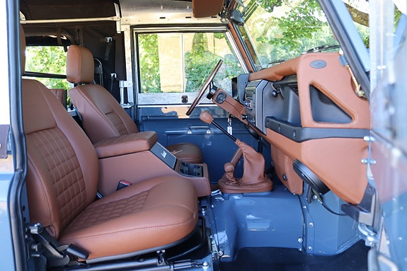 Land Rover Defender 90 20 of 27