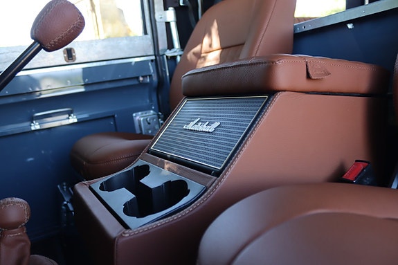 Land Rover Defender 90 17 of 27