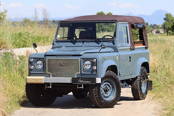 Land Rover Defender 90 25 of 27