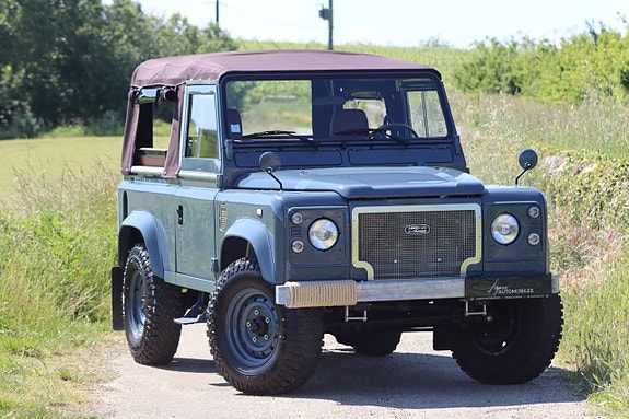 Land Rover Defender 90 26 of 27