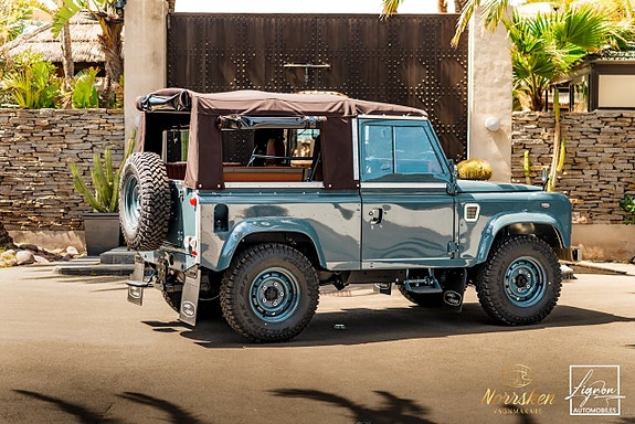 Land Rover Defender 90 9 of 27