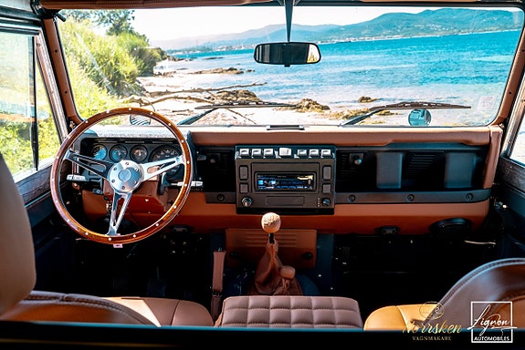 Land Rover Defender 90 11 of 27