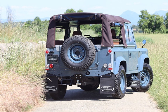 Land Rover Defender 90 27 of 27
