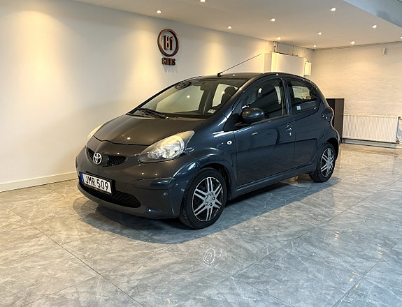 Toyota Aygo 2 of 5