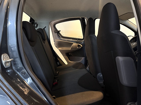 Toyota Aygo 8 of 15
