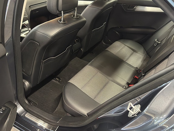 Mercedes-Benz C220 17 of 19