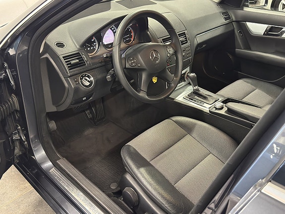 Mercedes-Benz C220 13 of 19