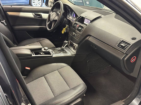 Mercedes-Benz C220 14 of 19