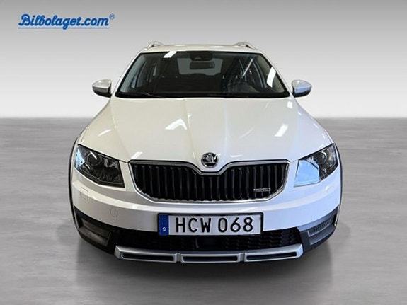 Skoda Octavia Scout 2 of 5