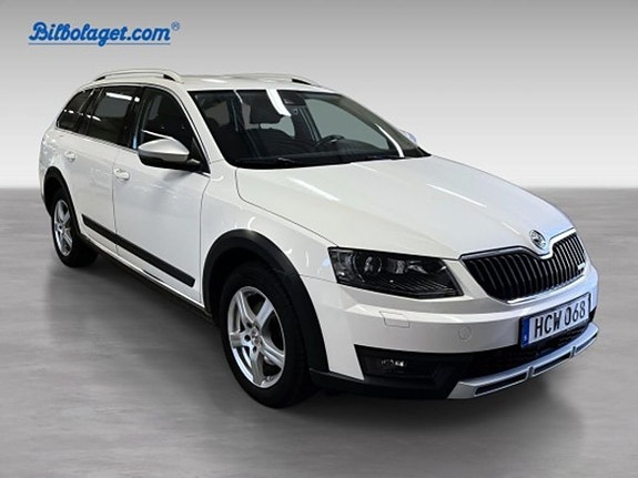 Skoda Octavia Scout 3 of 5