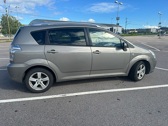Toyota Corolla Verso 4 of 5