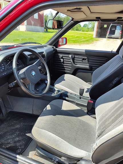 BMW 318i 3 of 3