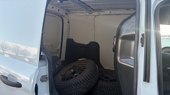 Ford Transit Connect 9 of 18