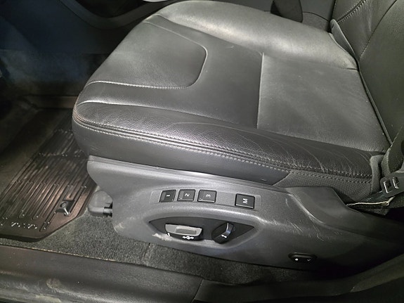 Volvo XC60 7 of 12