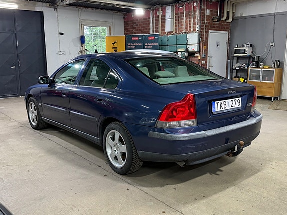 Volvo S60 4 of 5