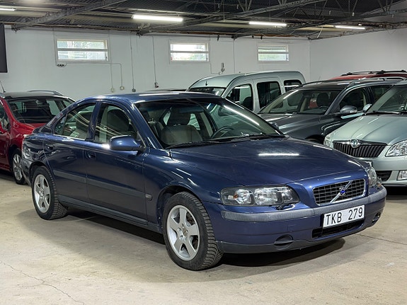 Volvo S60 2 of 5