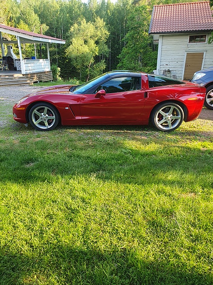 Chevrolet Corvette 3 of 5