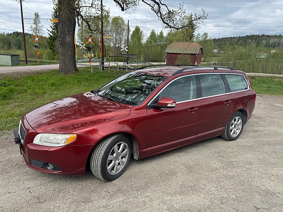 Volvo V70 3 of 5