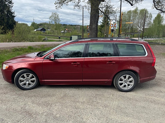 Volvo V70 4 of 5