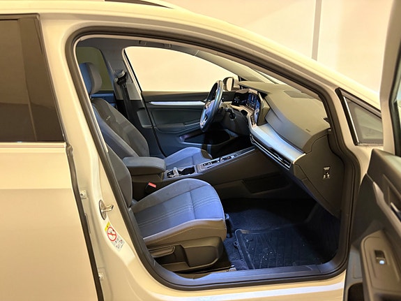 Volkswagen Golf Alltrack 10 of 23