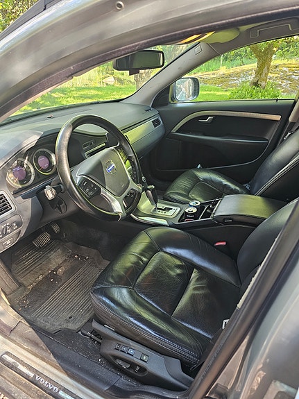 Volvo XC70 4 of 5