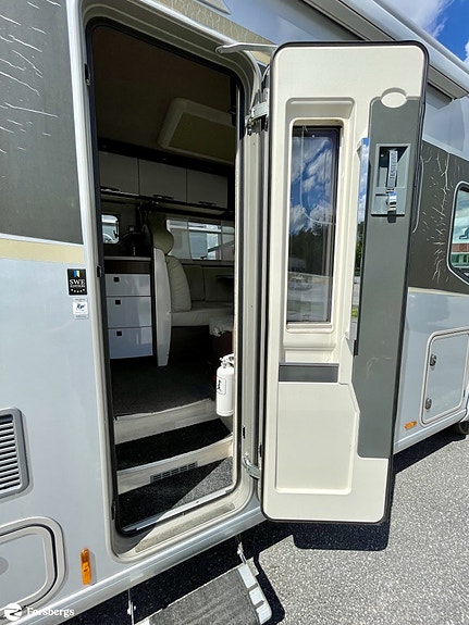 Frankia 840GD F-LINE / Hydrauliska stödben, AC Bodel. Perfekta bilen för campi 5 of 21