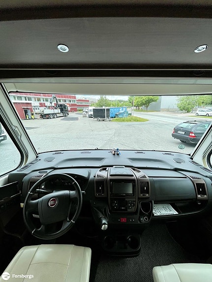 Frankia 840GD F-LINE / Hydrauliska stödben, AC Bodel. Perfekta bilen för campi 8 of 21
