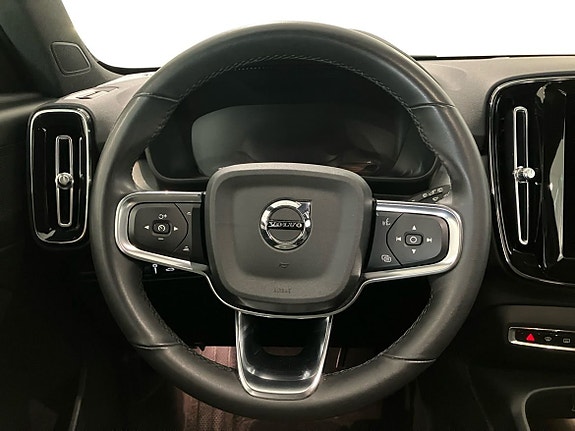 Volvo XC40 11 of 15