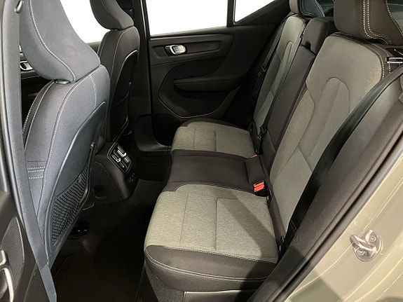 Volvo XC40 7 of 15