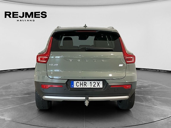 Volvo XC40 8 of 15