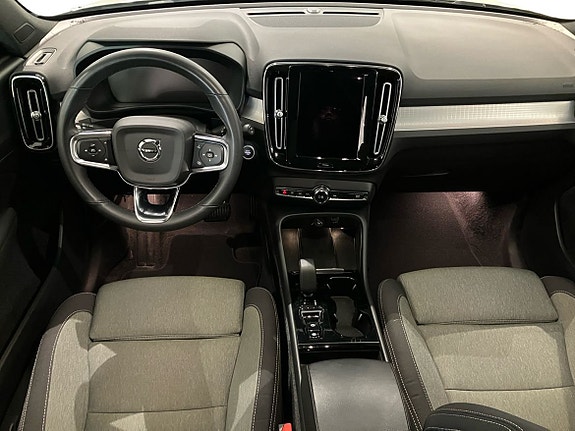 Volvo XC40 6 of 15