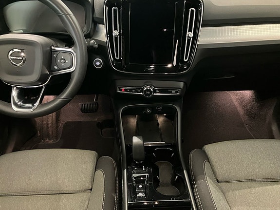 Volvo XC40 13 of 15