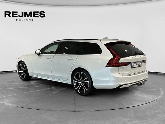 Volvo V90 2 of 5