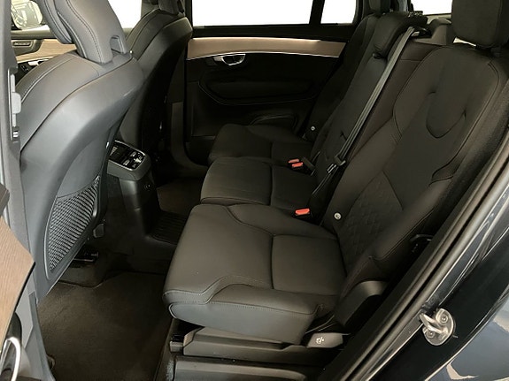 Volvo XC90 7 of 16